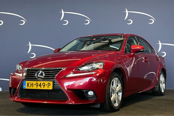 Lexus IS 300h F-Sport Line