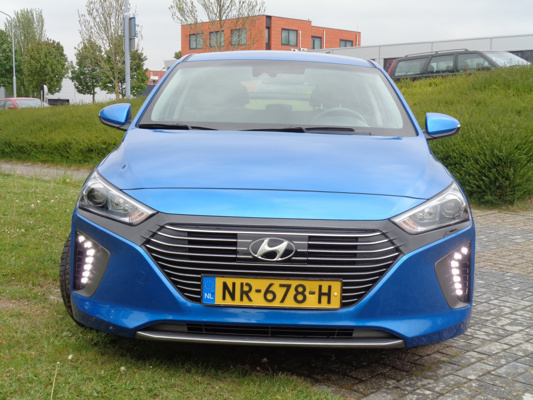 Hyundai IONIQ Hybrid i-Motion