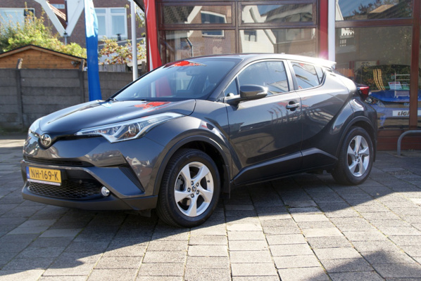 Toyota C-HR 2.0 Hybrid Bi-Tone