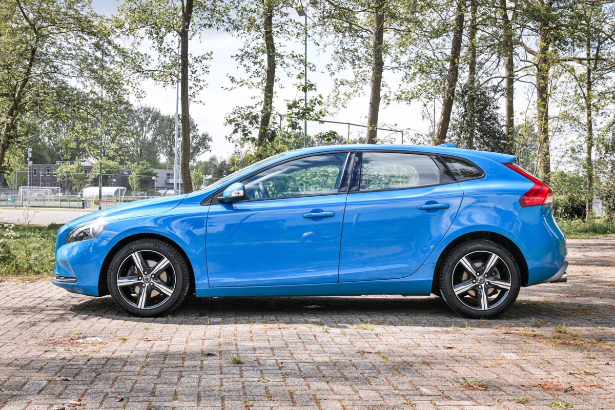 Volvo v40 t2