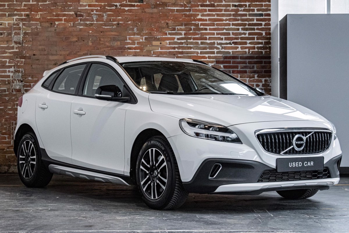 volvo-v40-cross-country-t3-momentum