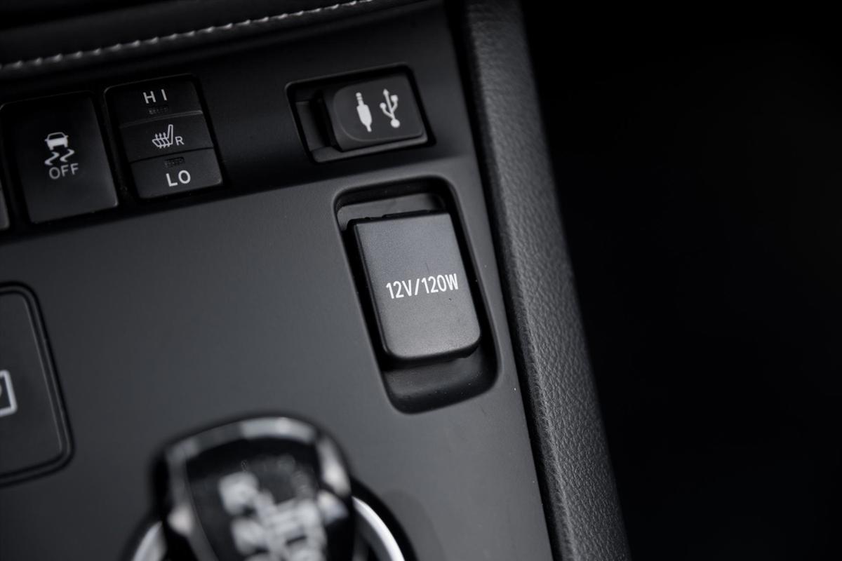 Toyota Auris 1.8 Hybrid CVT Business Plus detail11.jpg