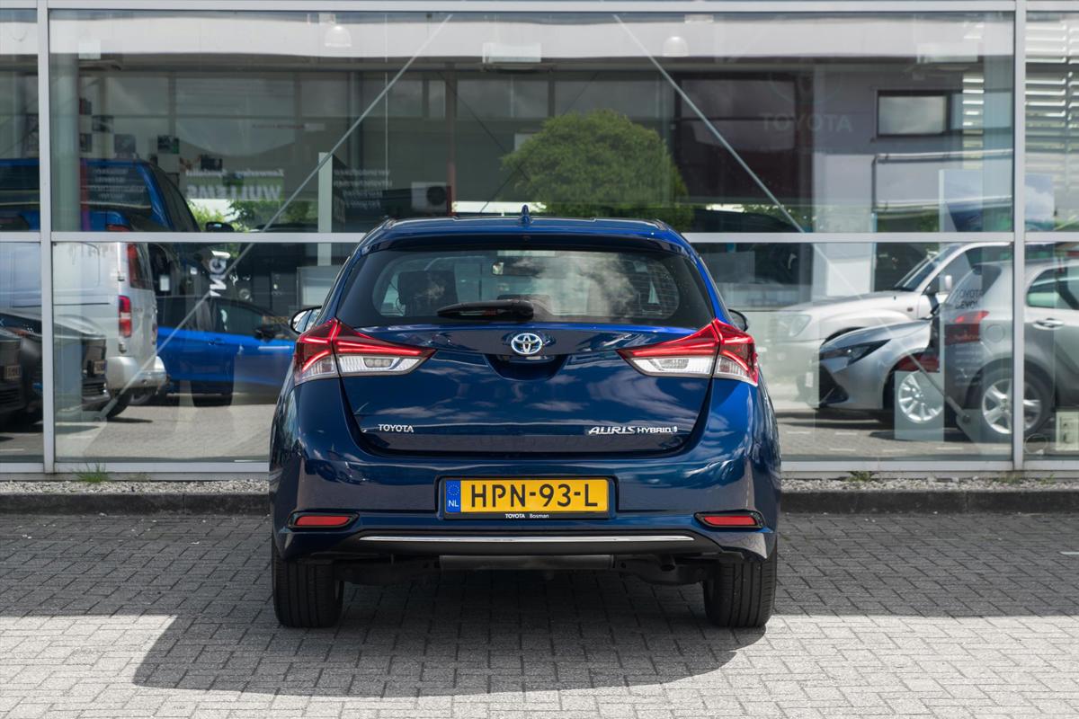 Toyota Auris 1.8 Hybrid CVT Business Plus detail13.jpg