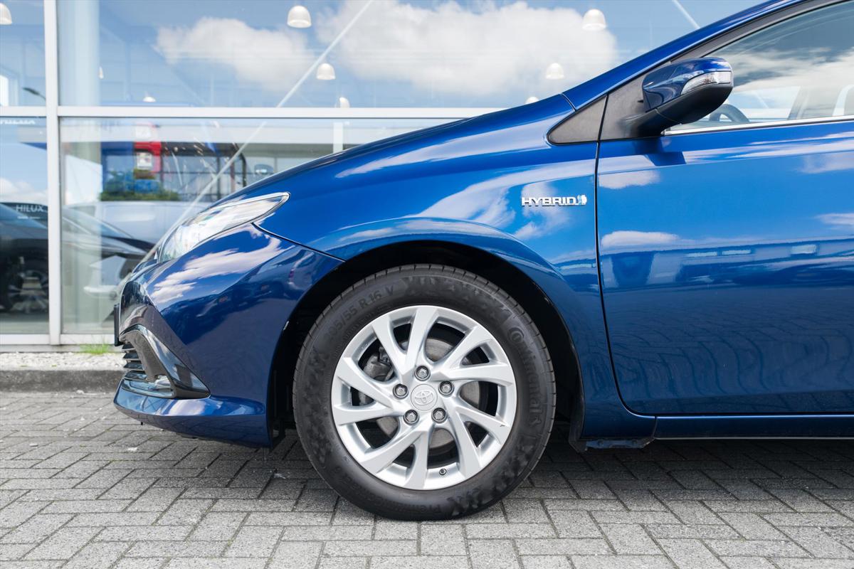 Toyota Auris 1.8 Hybrid CVT Business Plus detail15.jpg