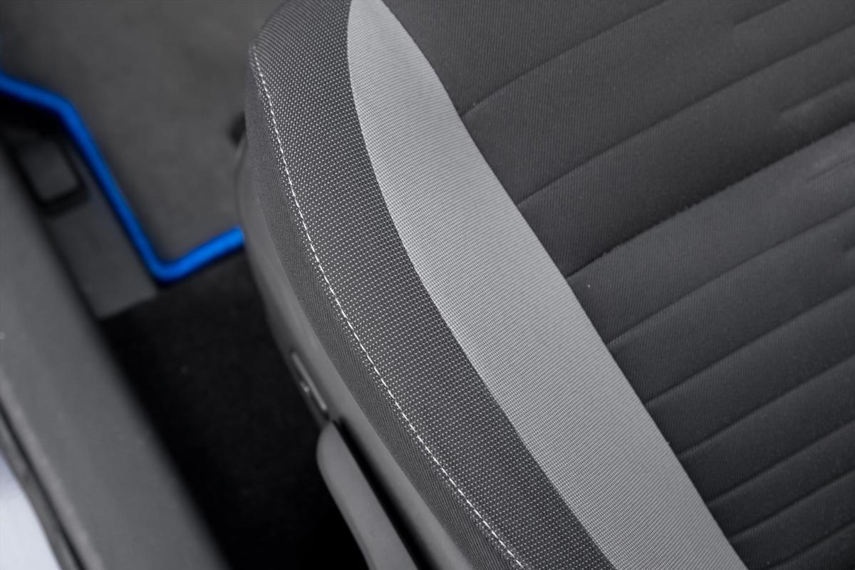 Toyota Auris 1.8 Hybrid CVT Business Plus detail18.jpg
