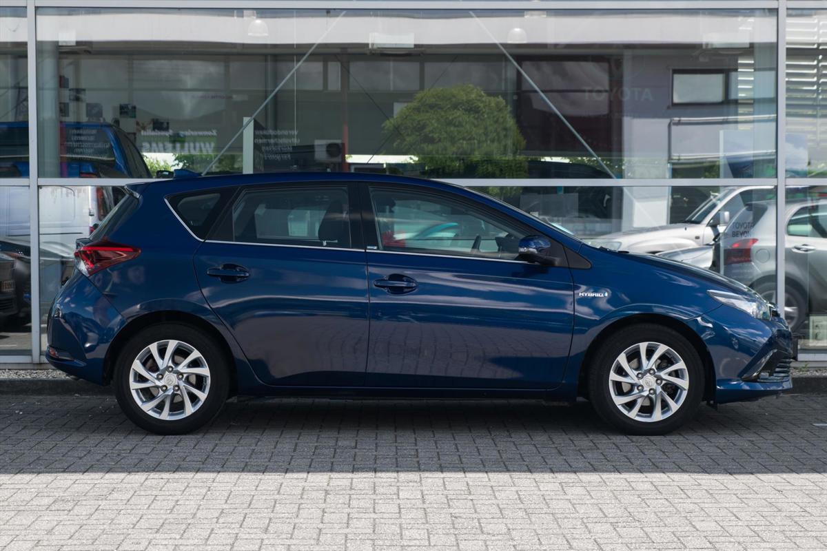 Toyota Auris 1.8 Hybrid CVT Business Plus detail2.jpg
