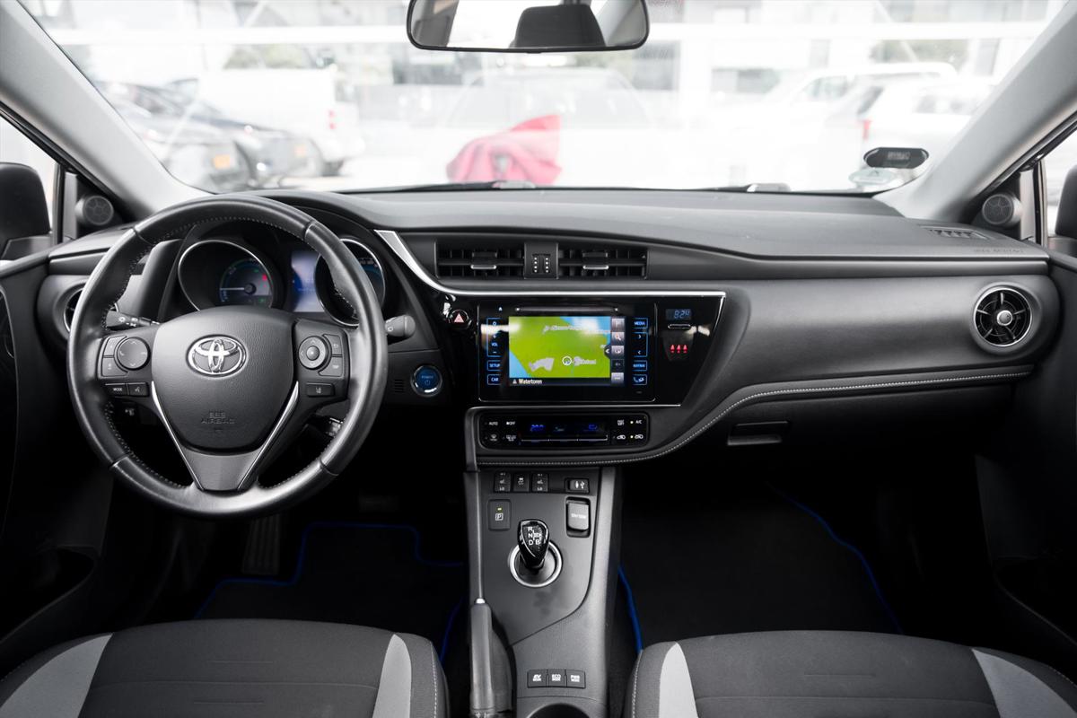 Toyota Auris 1.8 Hybrid CVT Business Plus detail3.jpg