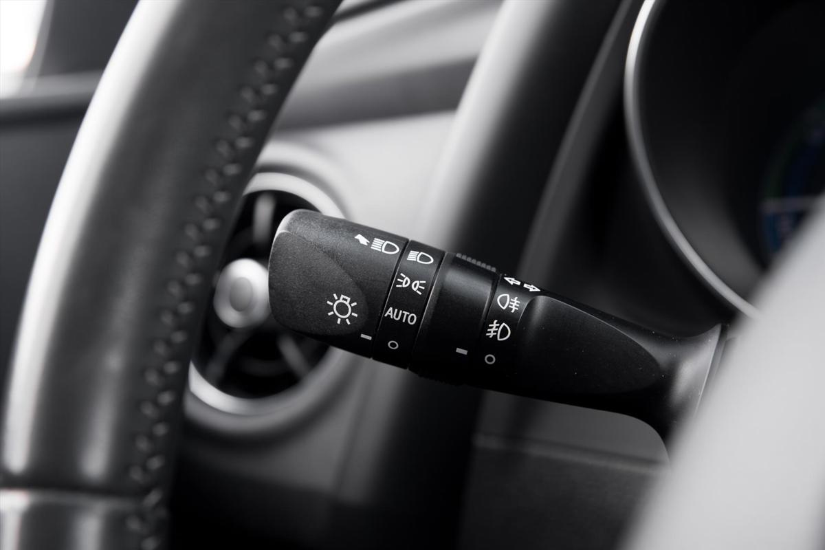 Toyota Auris 1.8 Hybrid CVT Business Plus detail31.jpg