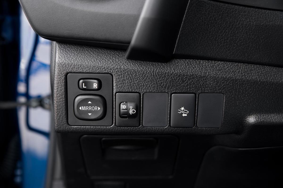 Toyota Auris 1.8 Hybrid CVT Business Plus detail33.jpg