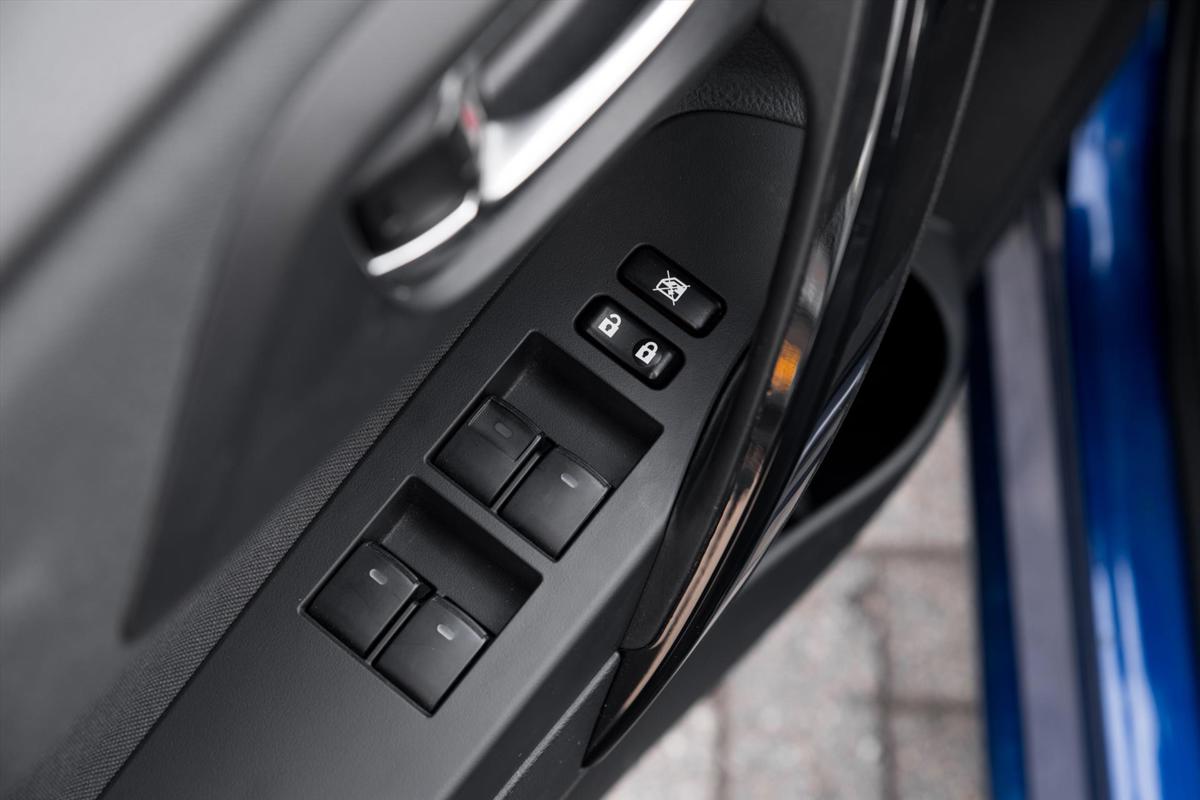 Toyota Auris 1.8 Hybrid CVT Business Plus detail34.jpg